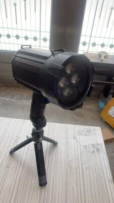 Đèn LED-UV cầm tay kiểu sạc có chức năng kép UV và ánh sáng trắng