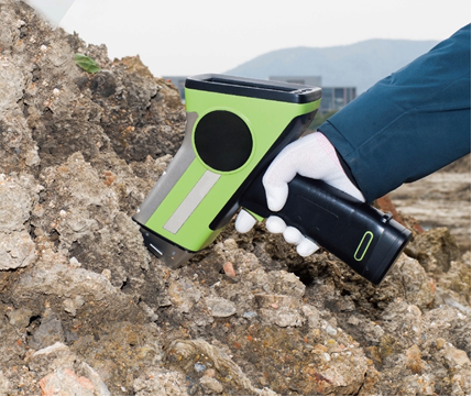 Máy dò kim loại nặng XRF cầm tay HXRF-800 với dải phân tích từ Mg đến U, trọng lượng nhẹ 1.5Kg và nhiệt độ hoạt động -10°C~50°C