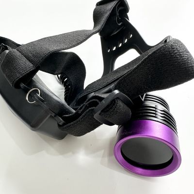 DG-3101S 90 độ điều chỉnh lên và xuống đèn UV loại mũ bảo hiểm màu đen với 30 tuổi thọ trung bình LED 50mm Vùng chiếu sáng